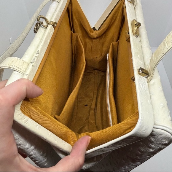 Vintage Classic Elegant Structured Top Handle Handbag – ostrich embossing -Ivory - Picture 10 of 14